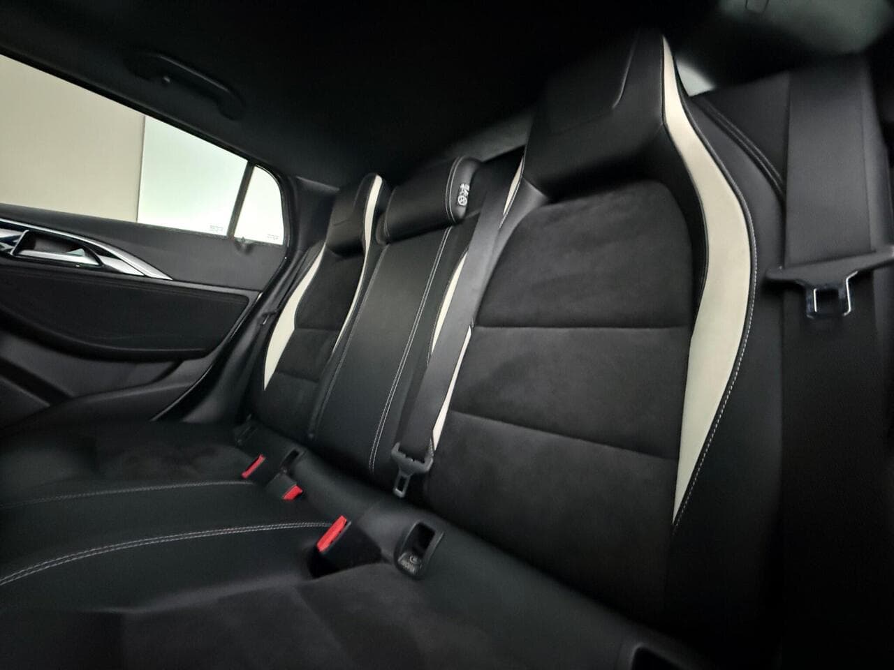 Infiniti Q30 thumbnail Seats Rear