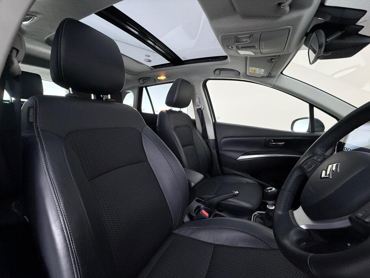 Suzuki S-Cross thumbnail Seat Driver