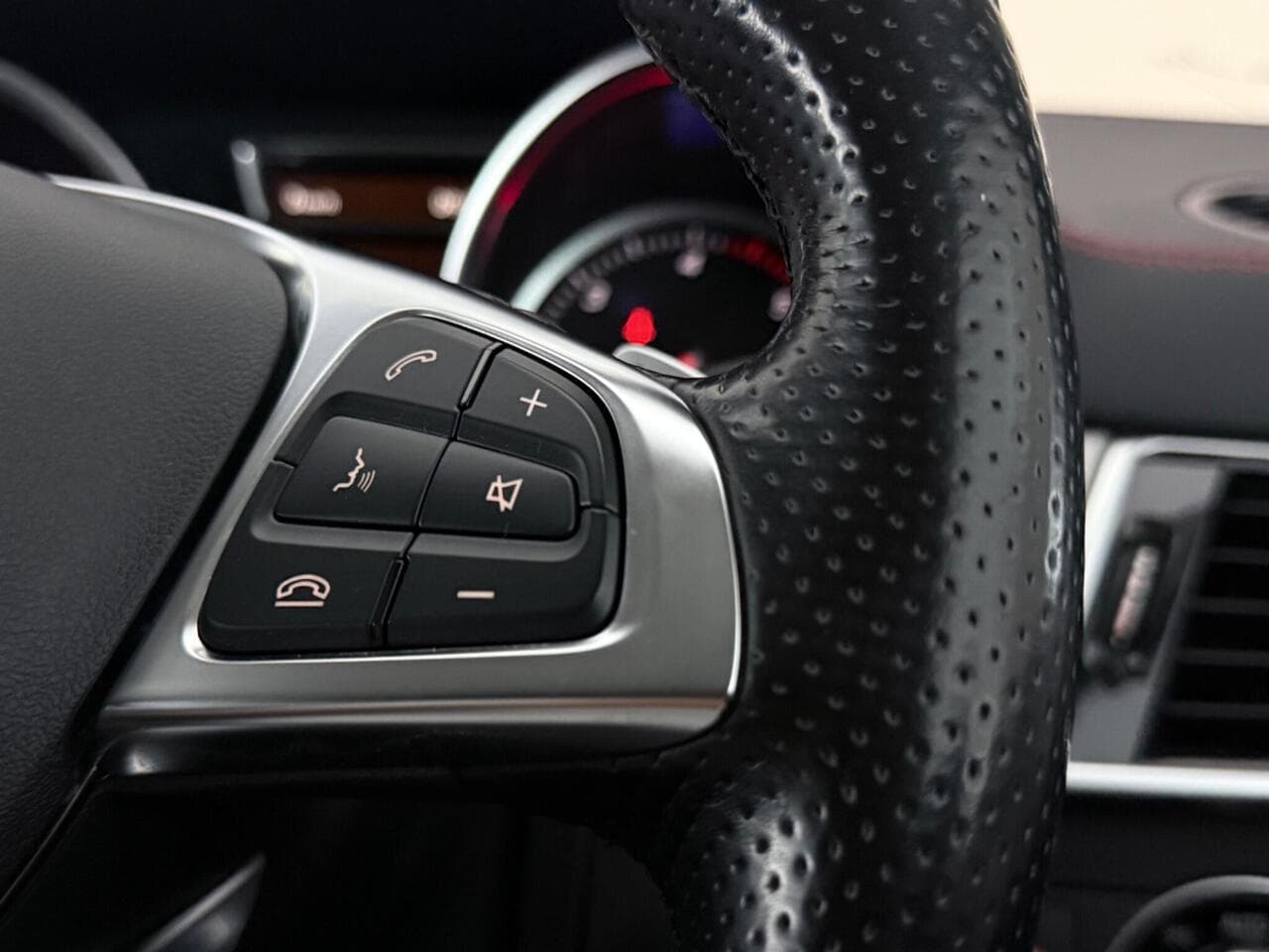 Mercedes-Benz GLE thumbnail Misc Controls