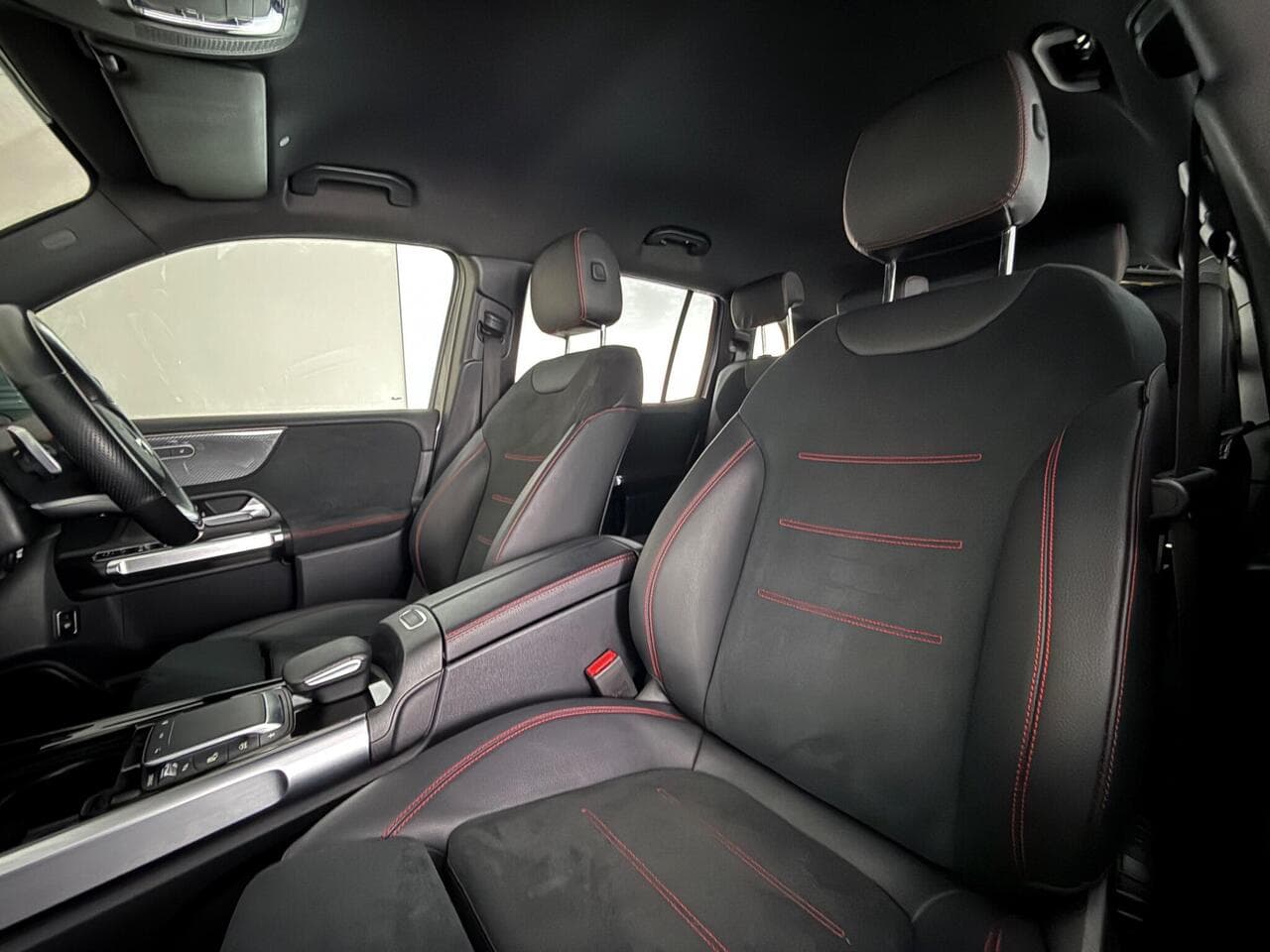 Mercedes-Benz GLB thumbnail Seat Front Passenger