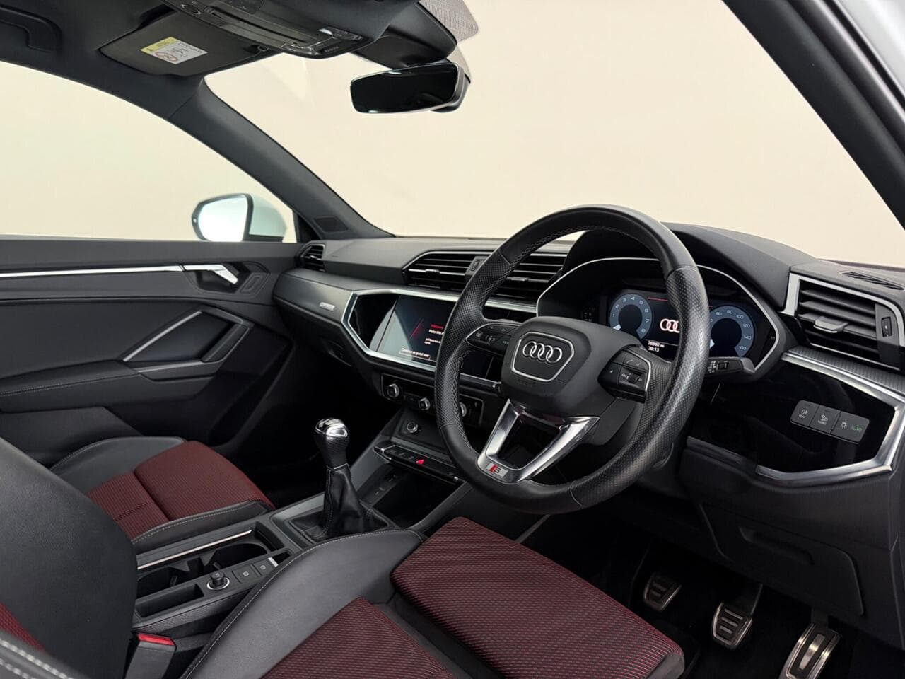 Audi Q3 thumbnail Interior Front