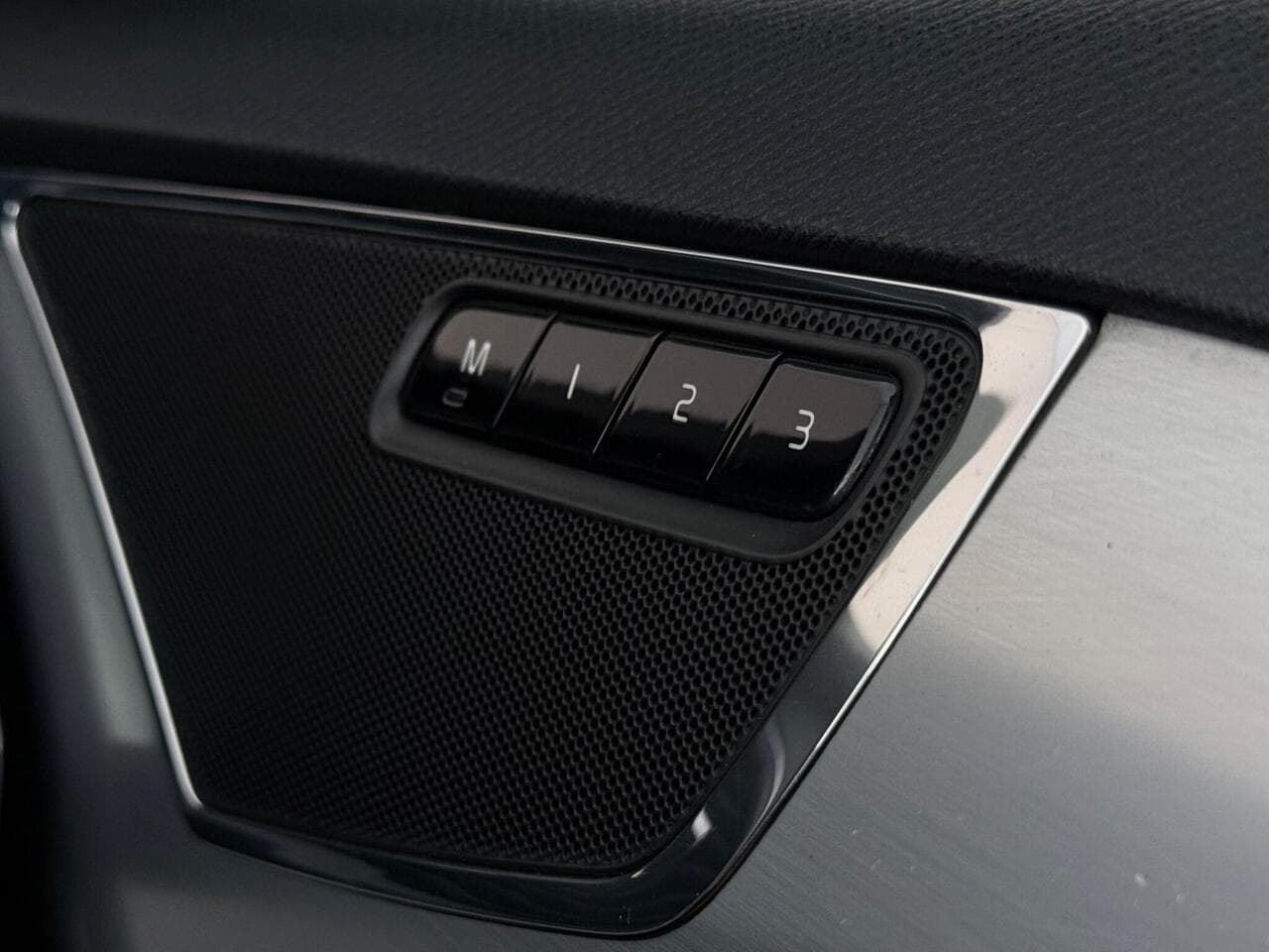 Volvo XC90 thumbnail Misc Controls