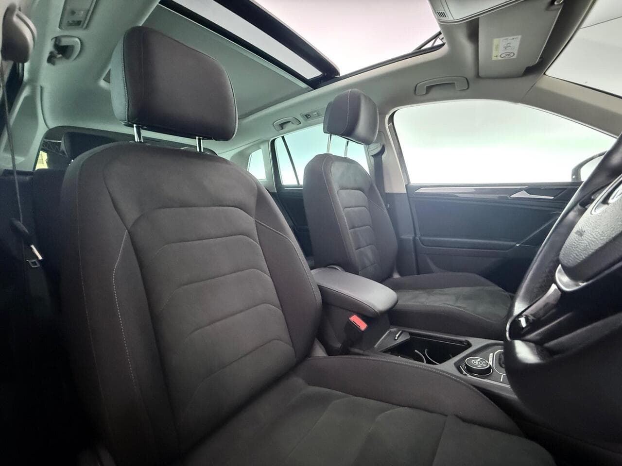 Volkswagen Tiguan thumbnail Seat Driver