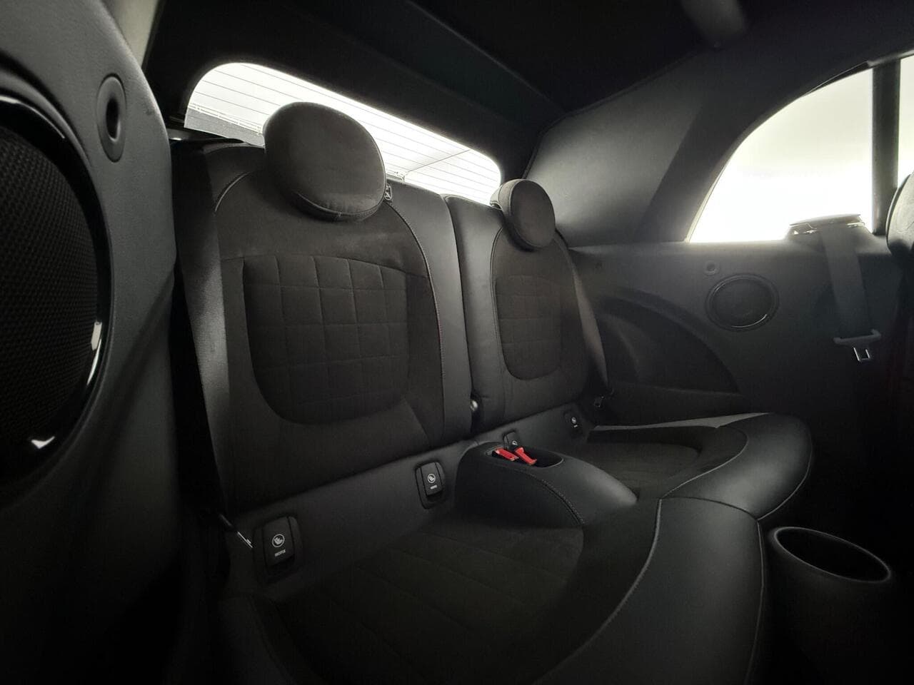 MINI Convertible thumbnail Seats Rear