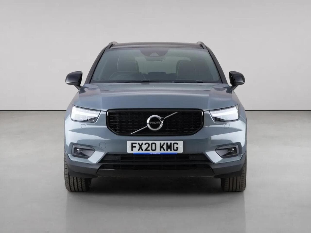 Volvo XC40 thumbnail Front