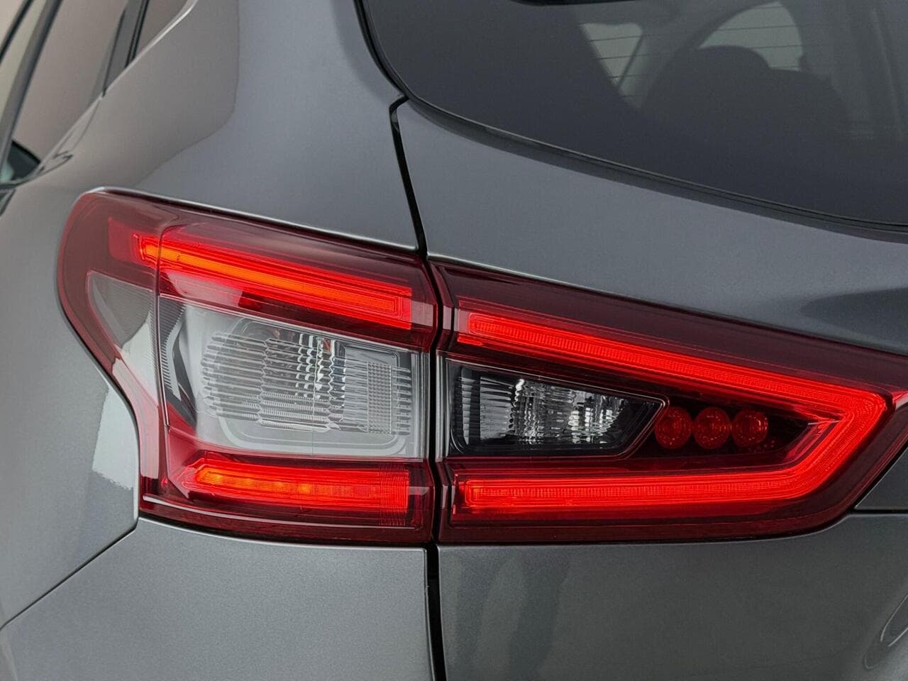 Nissan Qashqai thumbnail Lights Rear