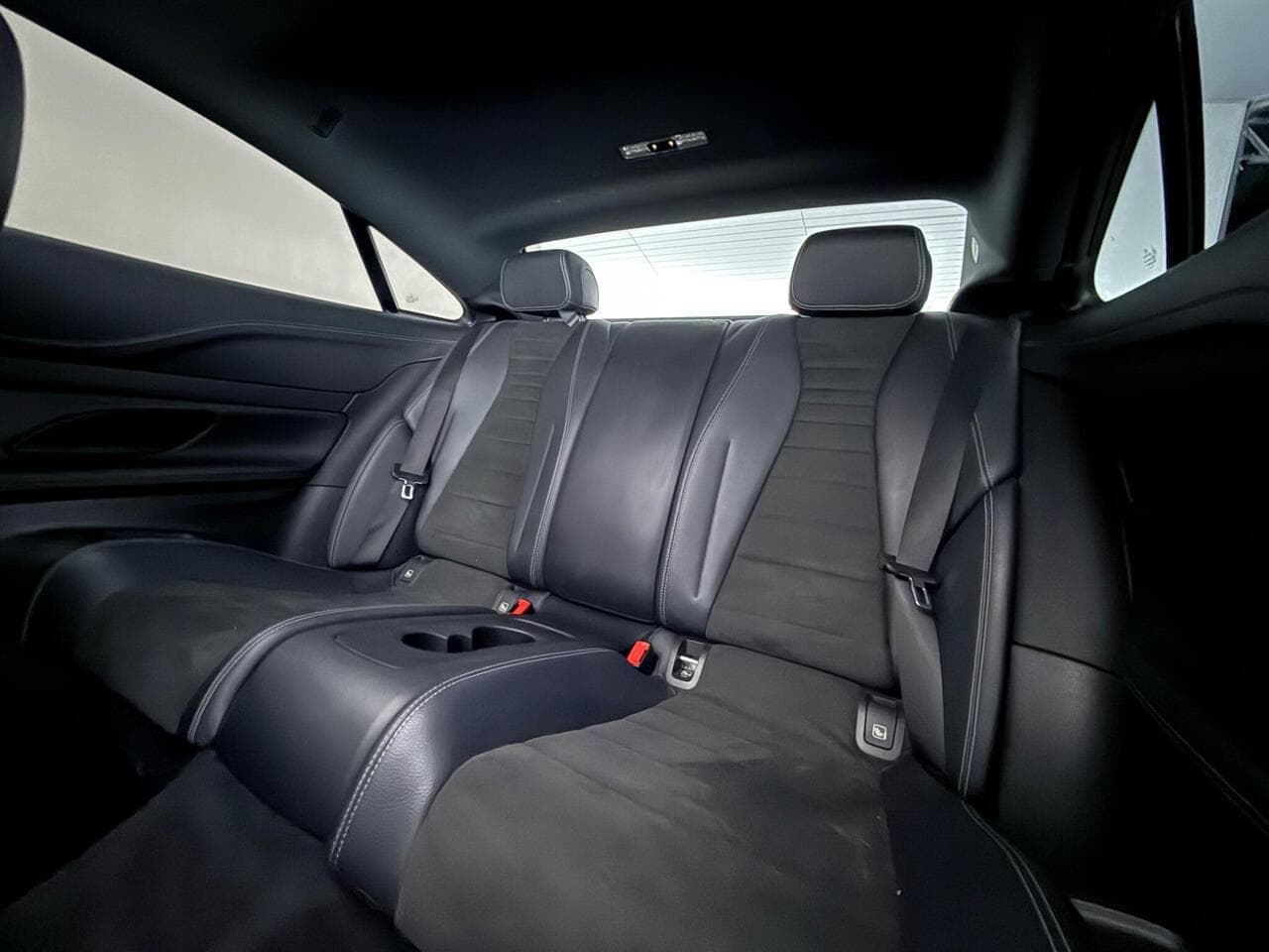 Mercedes-Benz E Class thumbnail Seats Rear