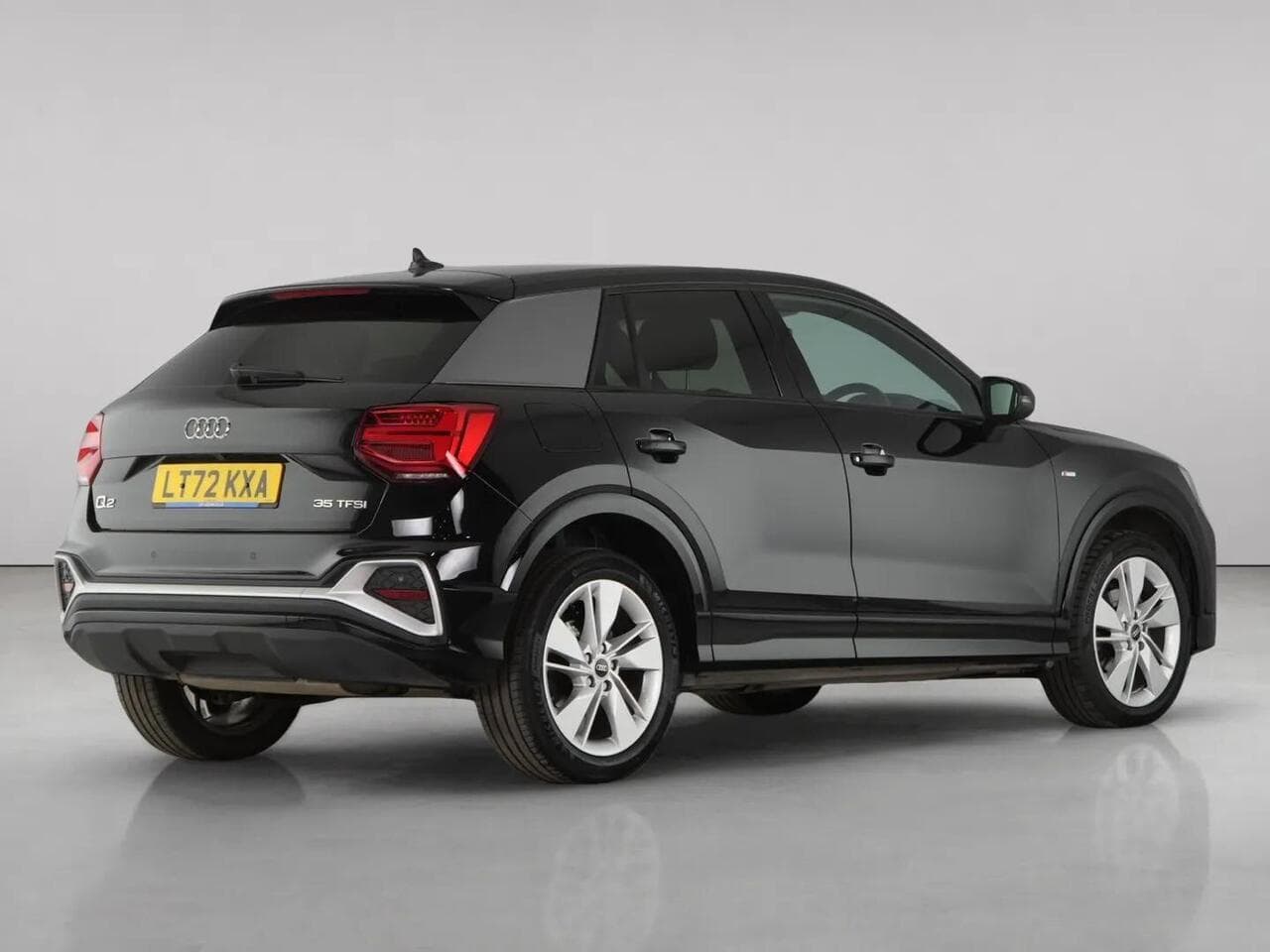 Audi Q2 thumbnail Rear Right