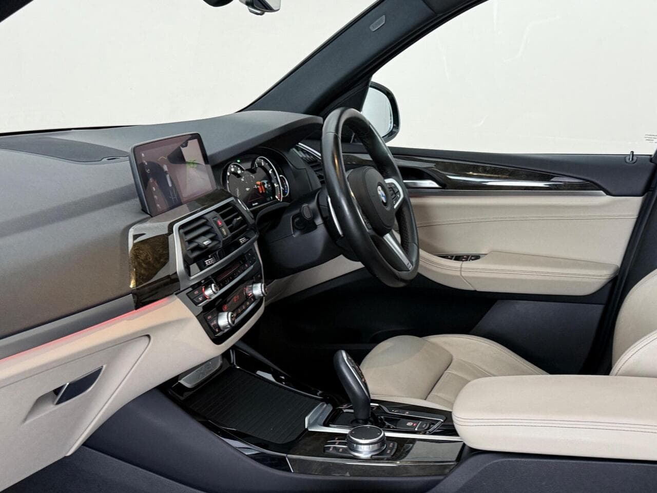 BMW X3 thumbnail Interior Front