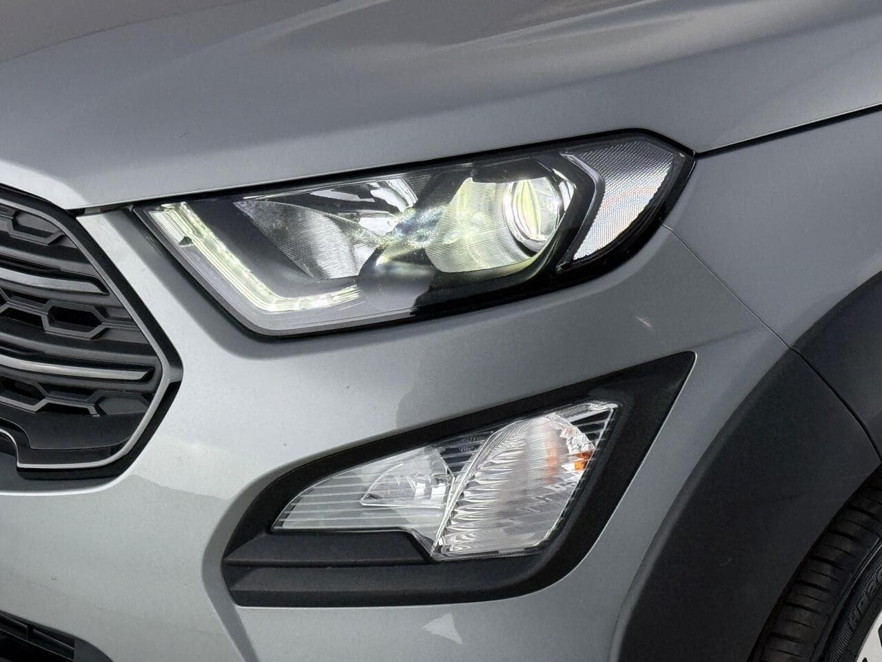Ford EcoSport thumbnail Lights Front