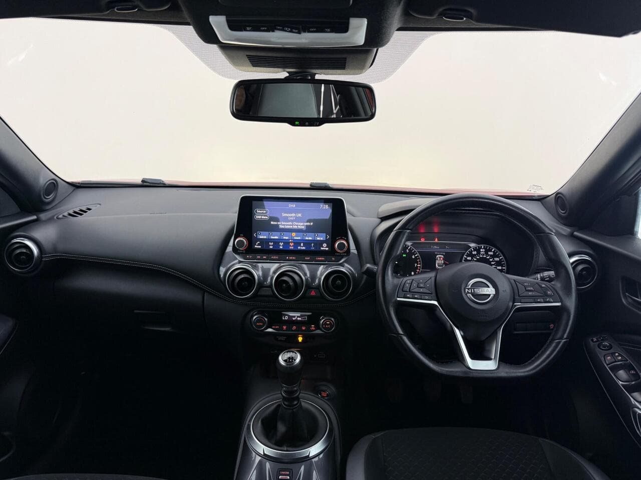 Nissan Juke thumbnail Interior Front