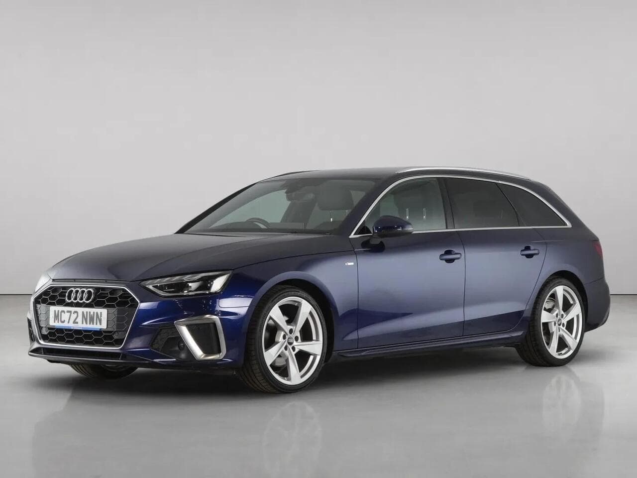 Audi A4 Avant thumbnail Front Left