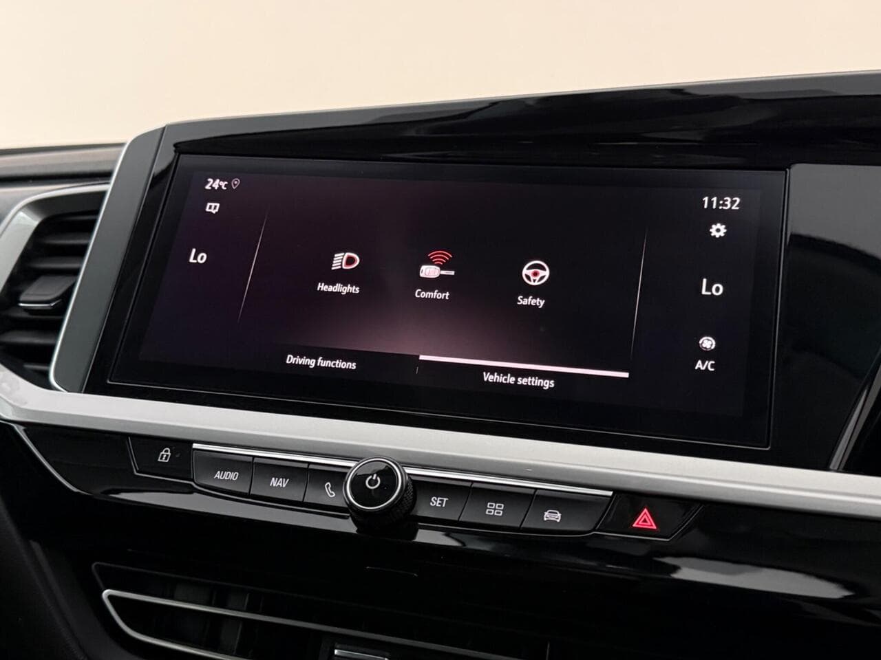 Vauxhall Grandland thumbnail Infotainment System