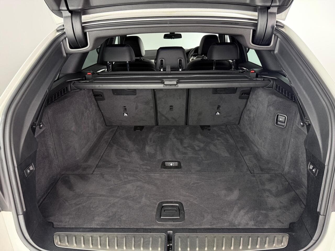 BMW 5 Series thumbnail Boot