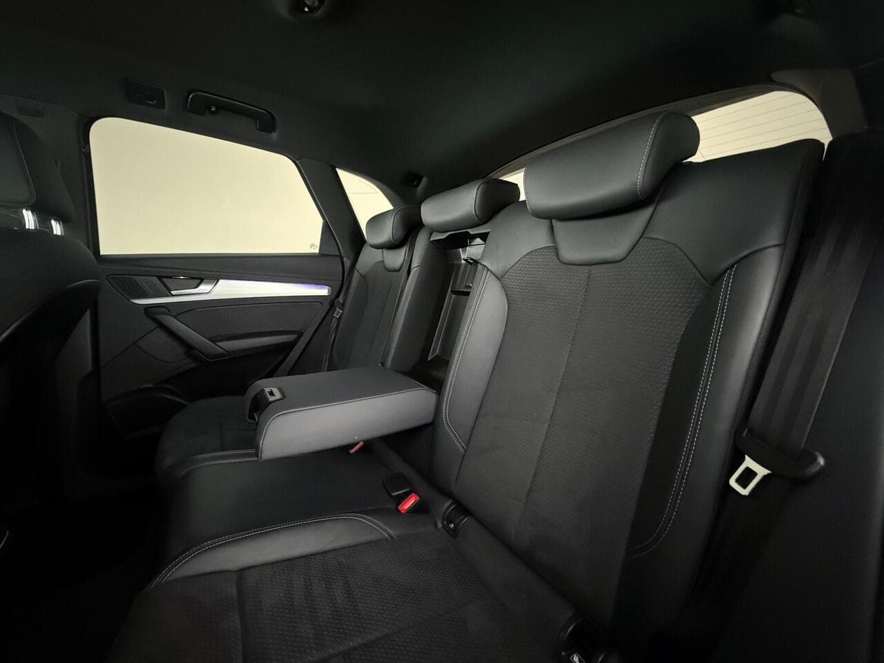 Audi Q5 thumbnail Seats Rear