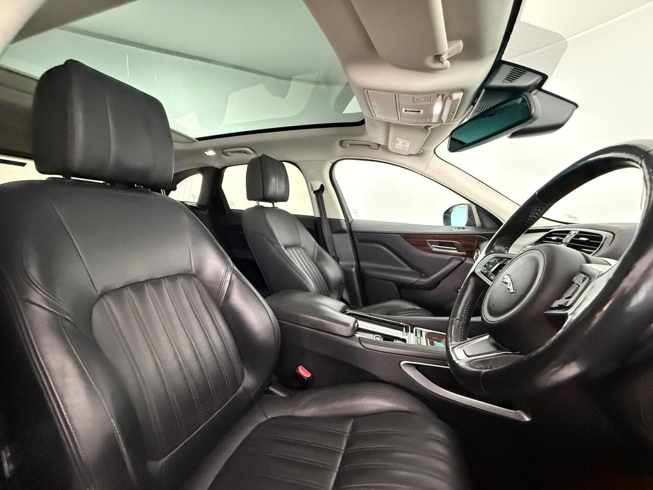 Jaguar F-PACE thumbnail Seat Driver