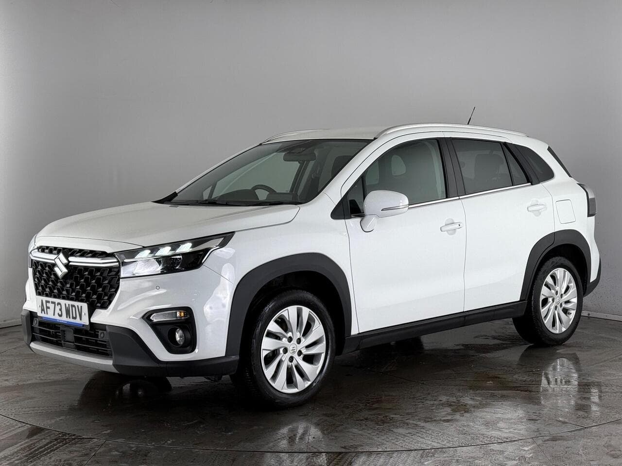 Suzuki S-Cross thumbnail Front Left
