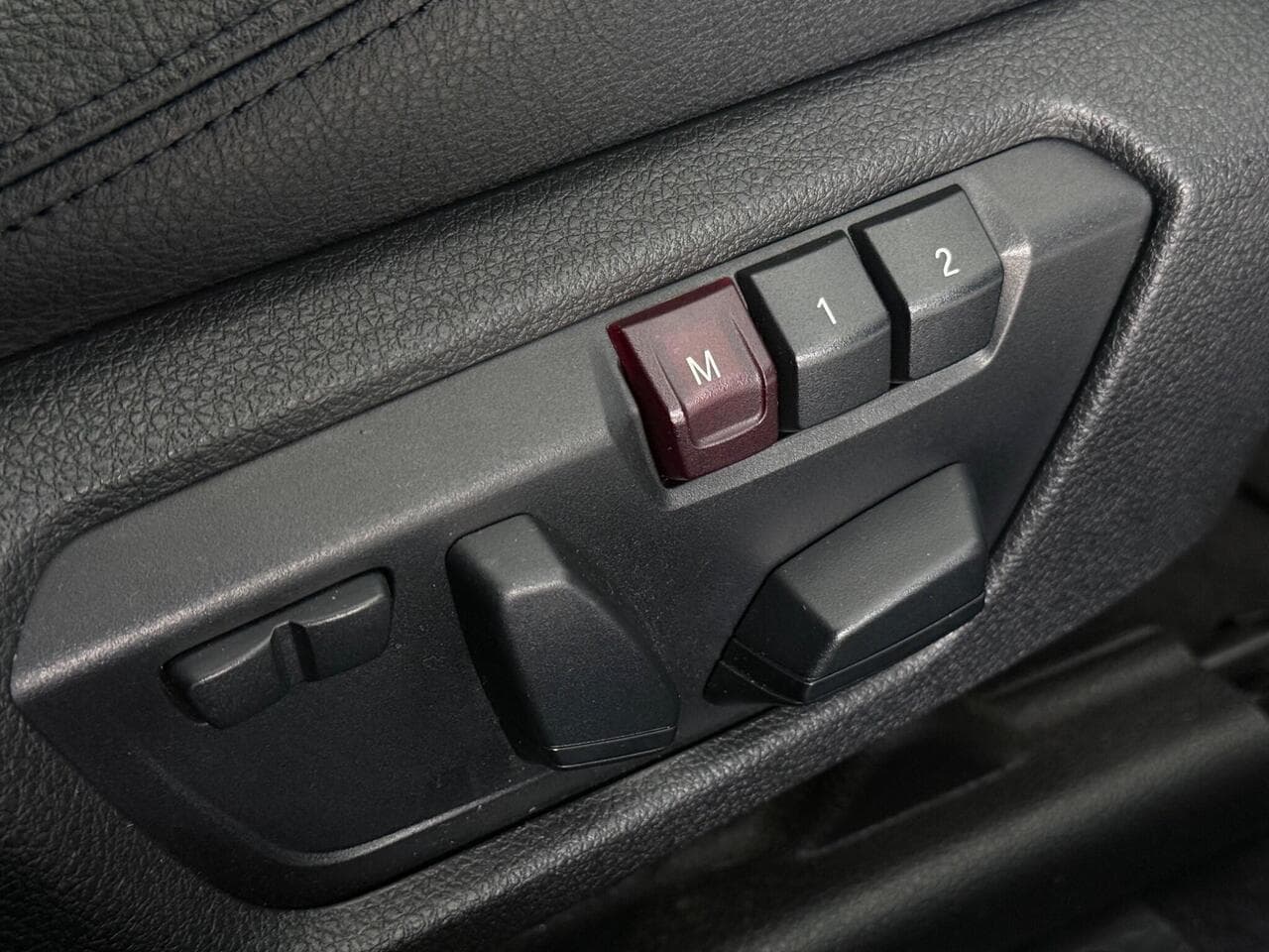 BMW 1 Series thumbnail Misc Controls
