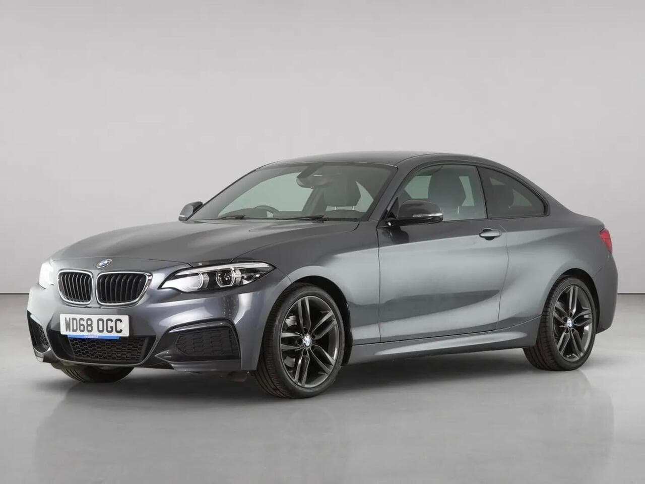BMW 2 Series thumbnail Front Left