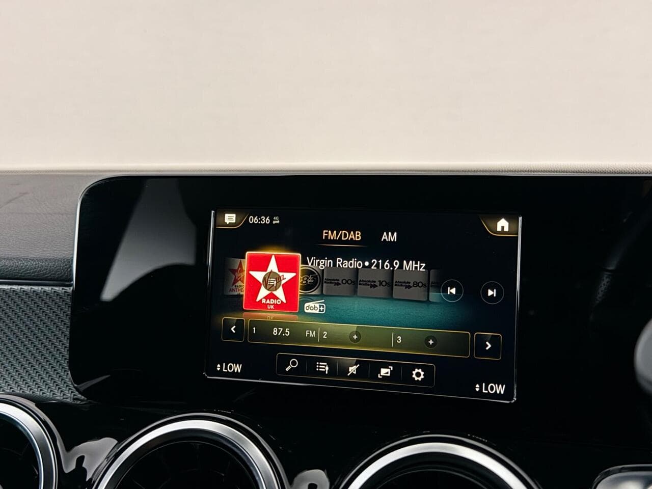 Mercedes-Benz GLB thumbnail Infotainment System