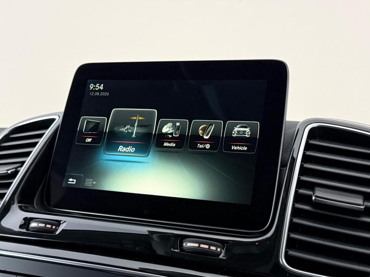 Mercedes-Benz GLE thumbnail Infotainment System