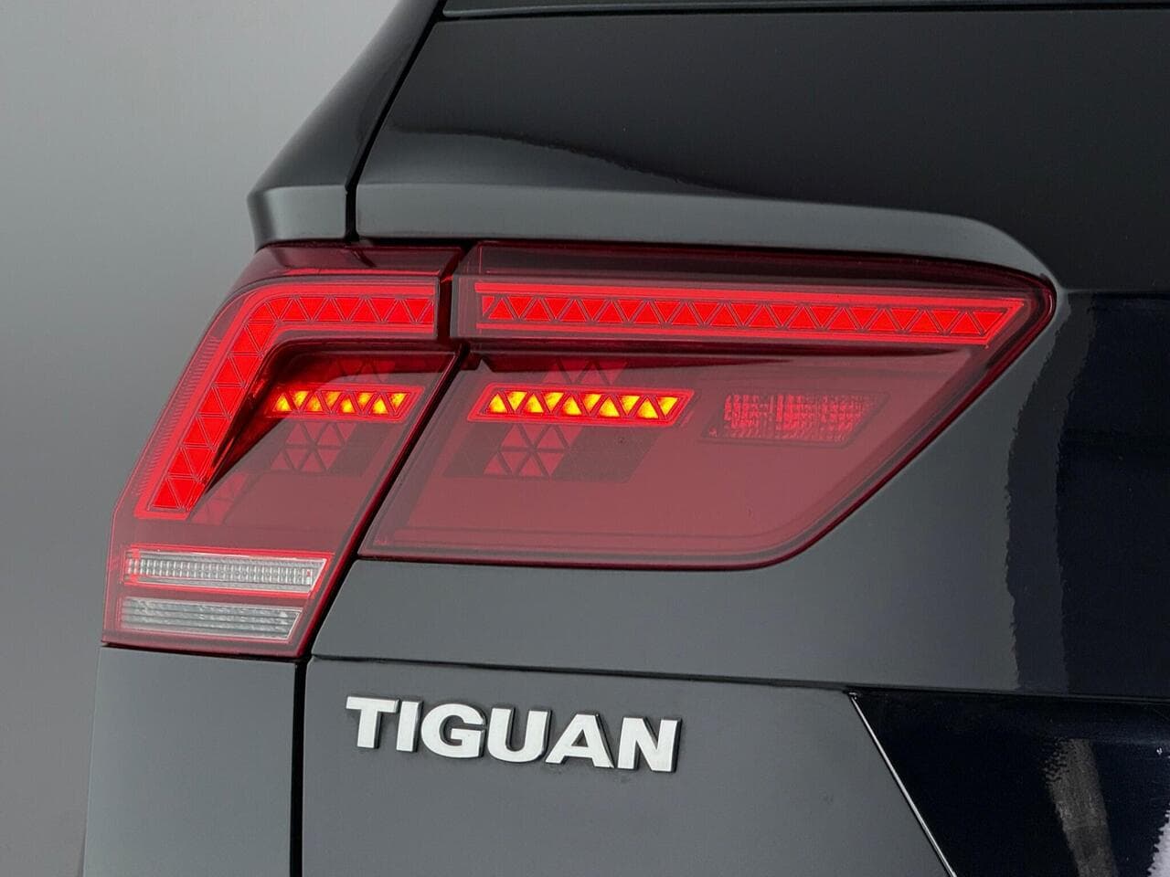 Volkswagen Tiguan thumbnail Lights Rear