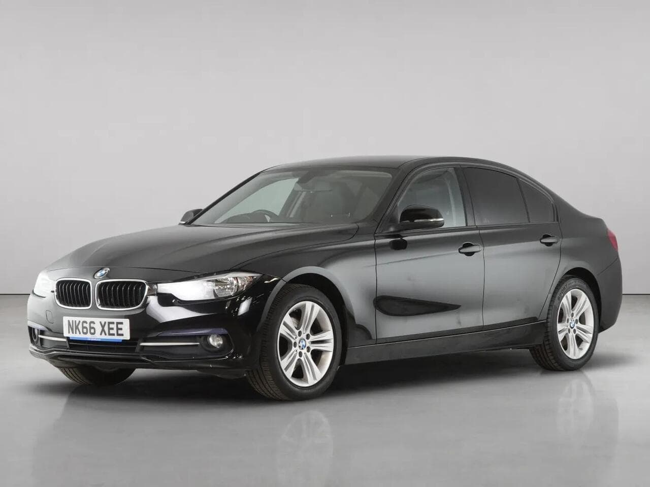 BMW 3 Series thumbnail Front Left