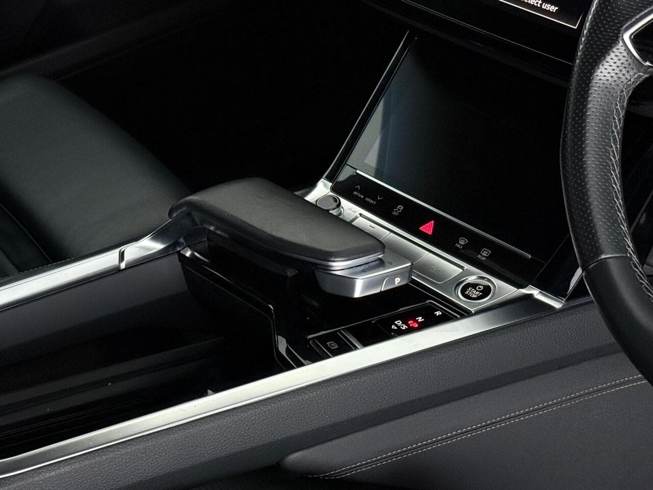 Audi e-tron thumbnail Infotainment System