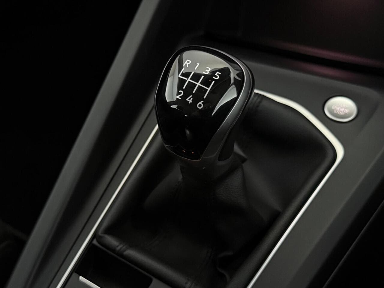 Volkswagen Golf thumbnail Interior Front