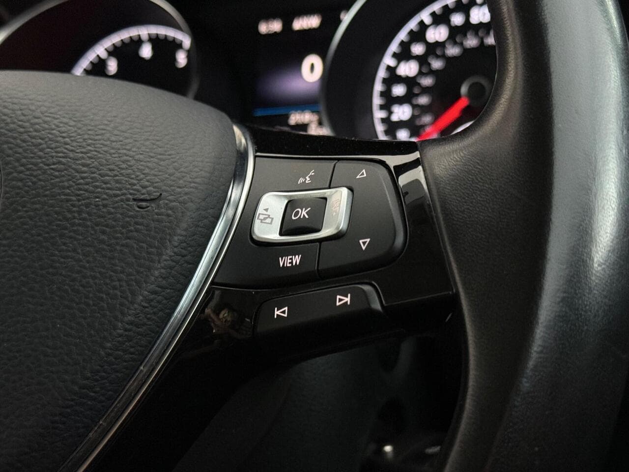 Volkswagen Touran thumbnail Misc Controls