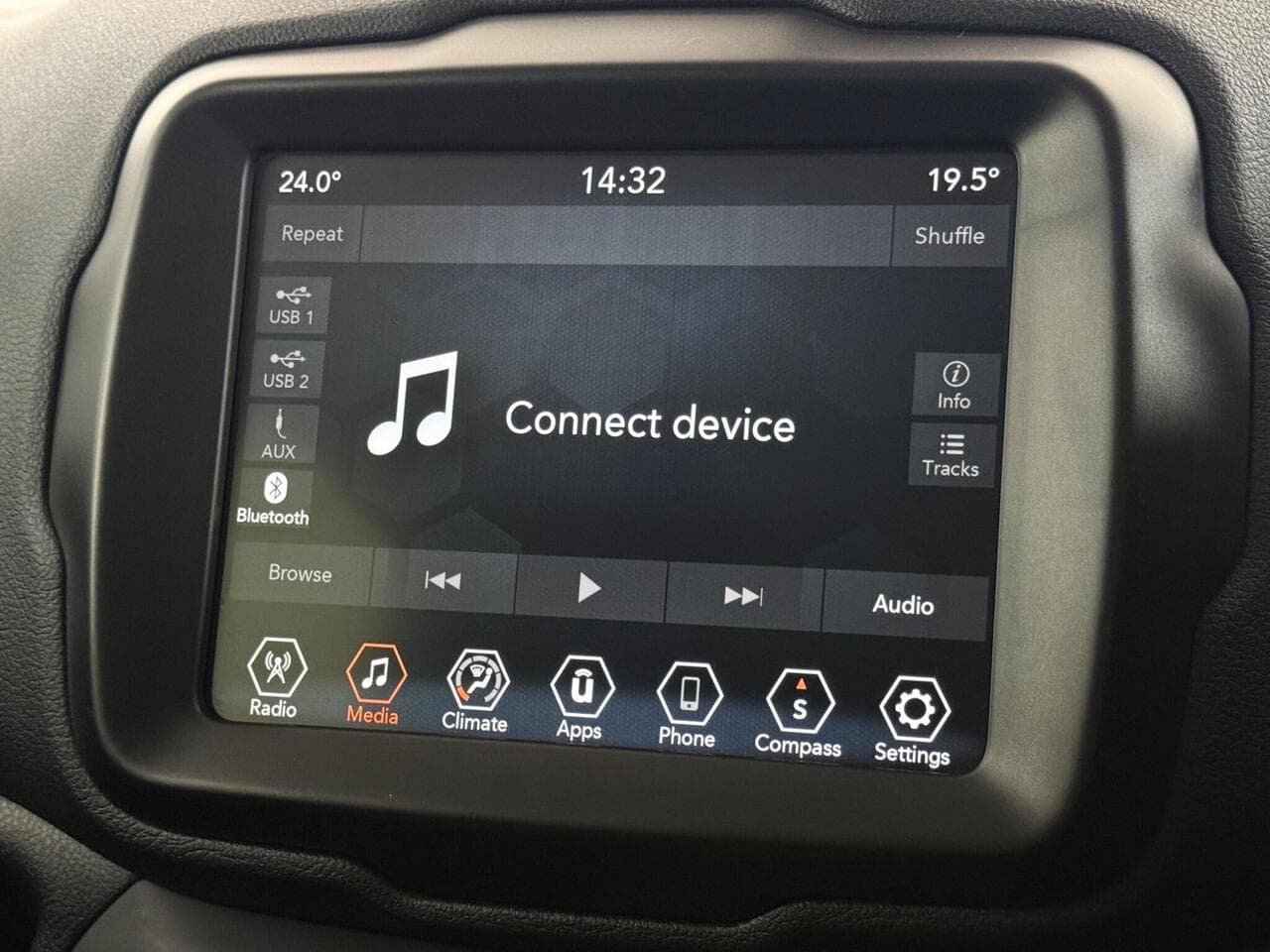 Jeep Renegade thumbnail Infotainment System
