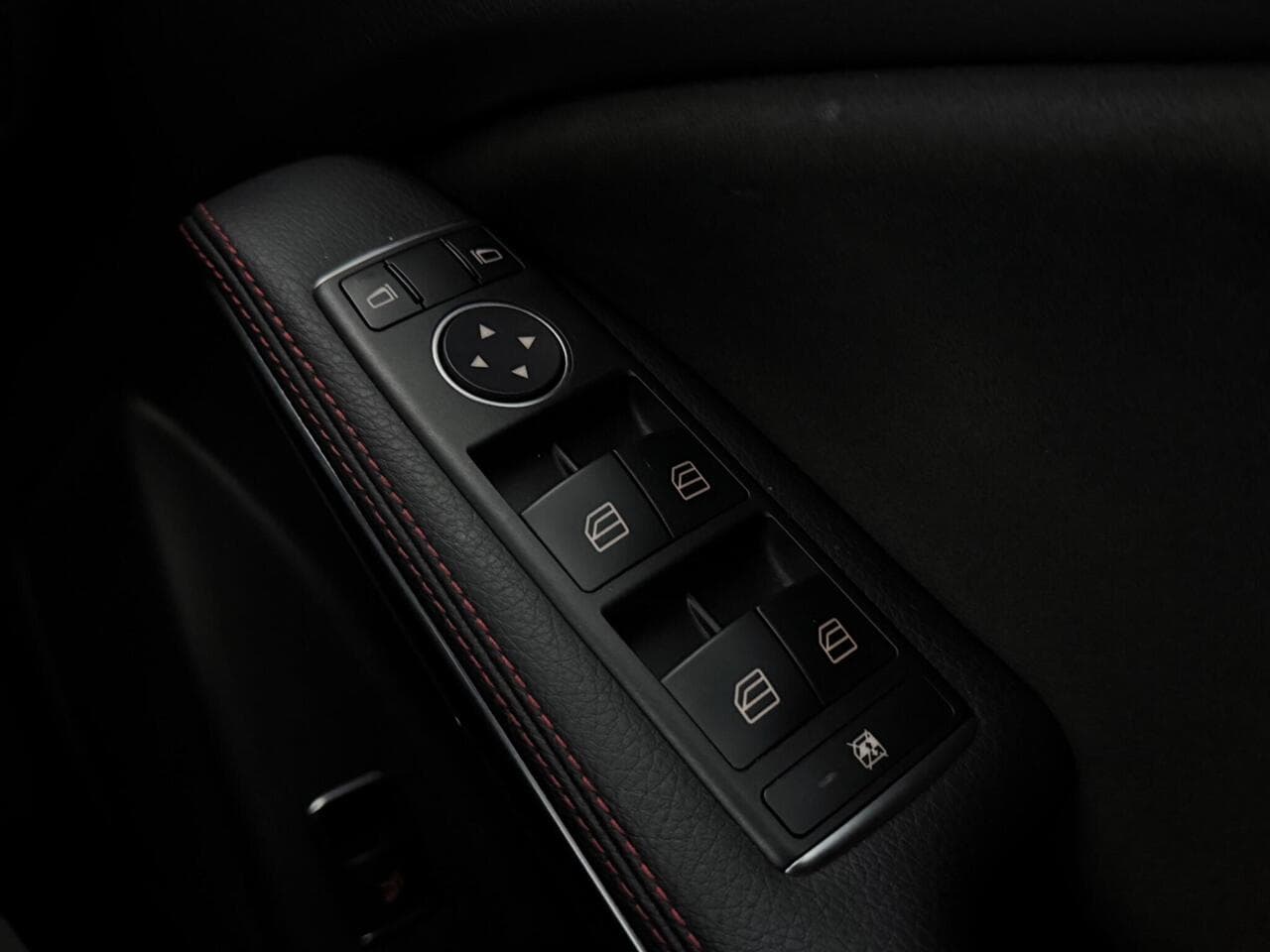 Mercedes-Benz GLA thumbnail Misc Controls
