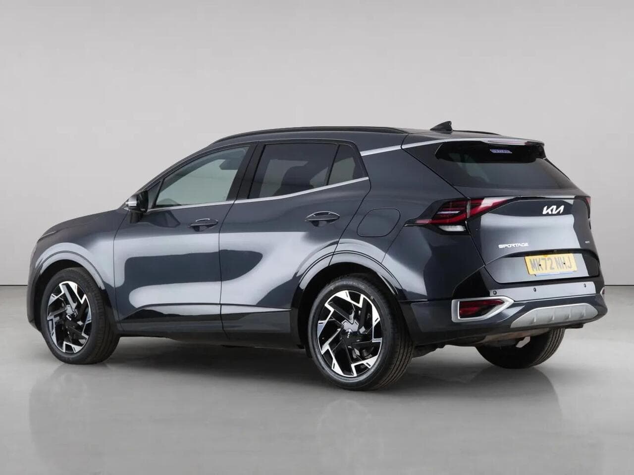 Kia Sportage thumbnail Rear Left