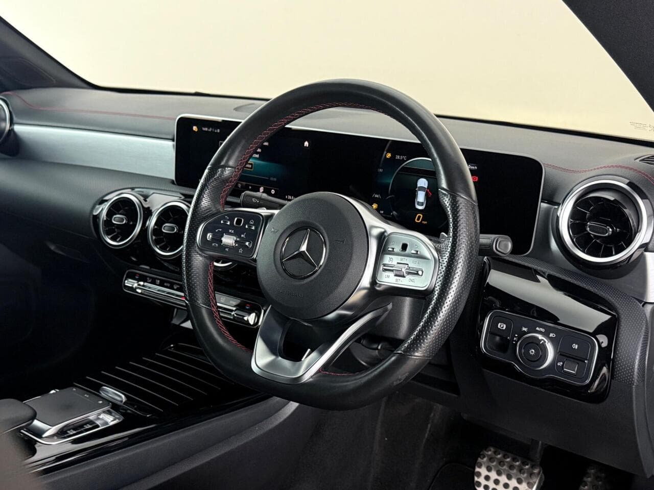 Mercedes-Benz CLA thumbnail Steering Wheel