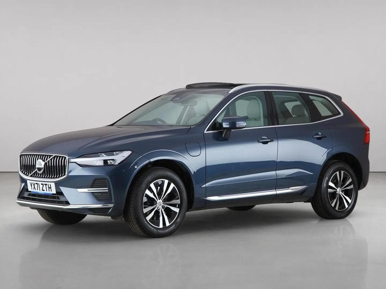 Volvo XC60 thumbnail Front Left