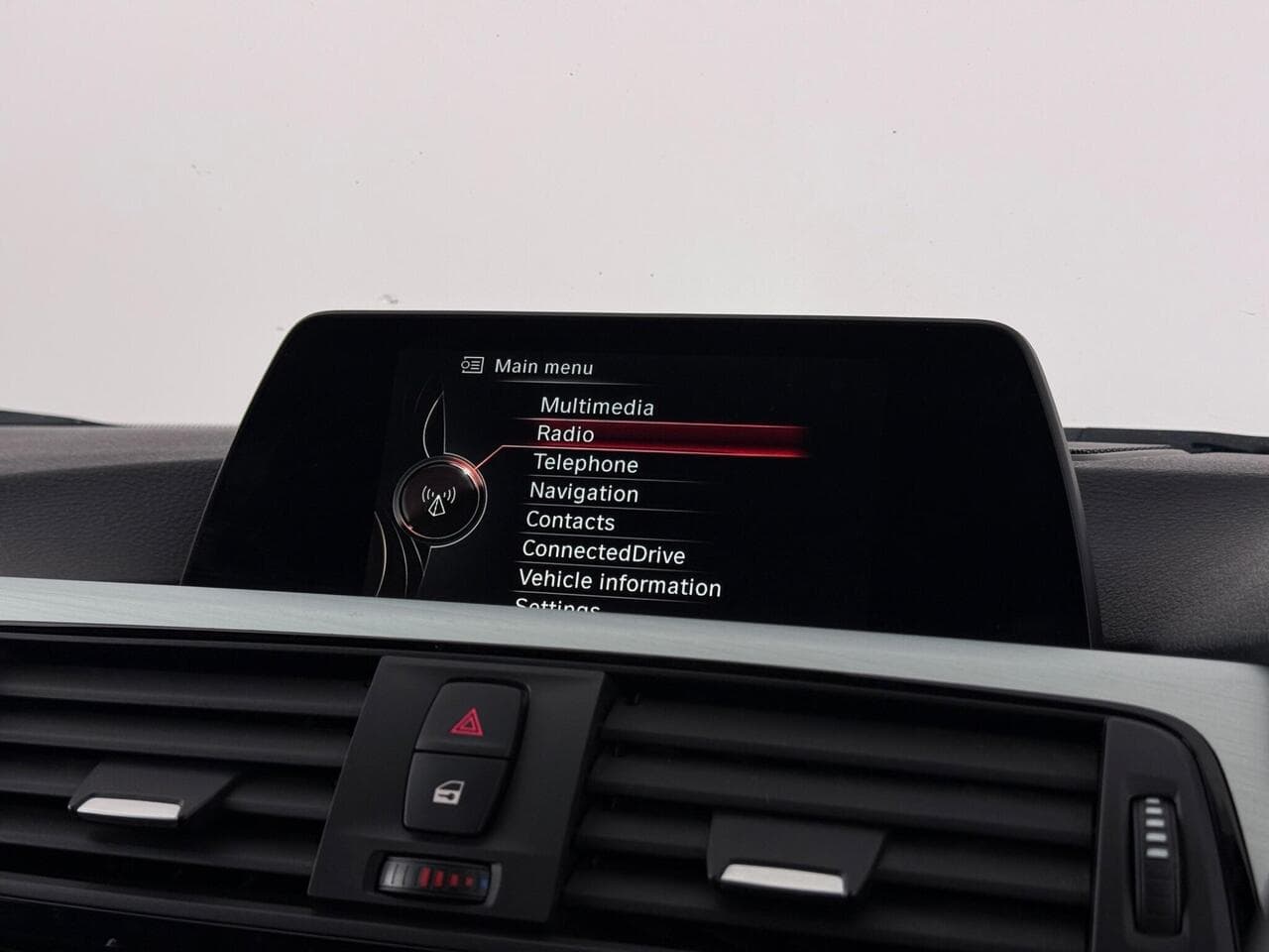 BMW 3 Series thumbnail Infotainment System