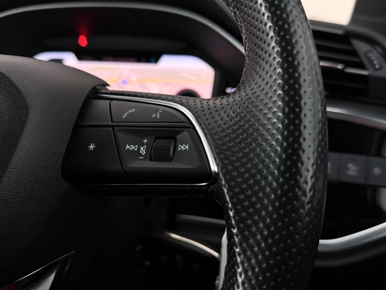 Audi Q3 thumbnail Misc Controls