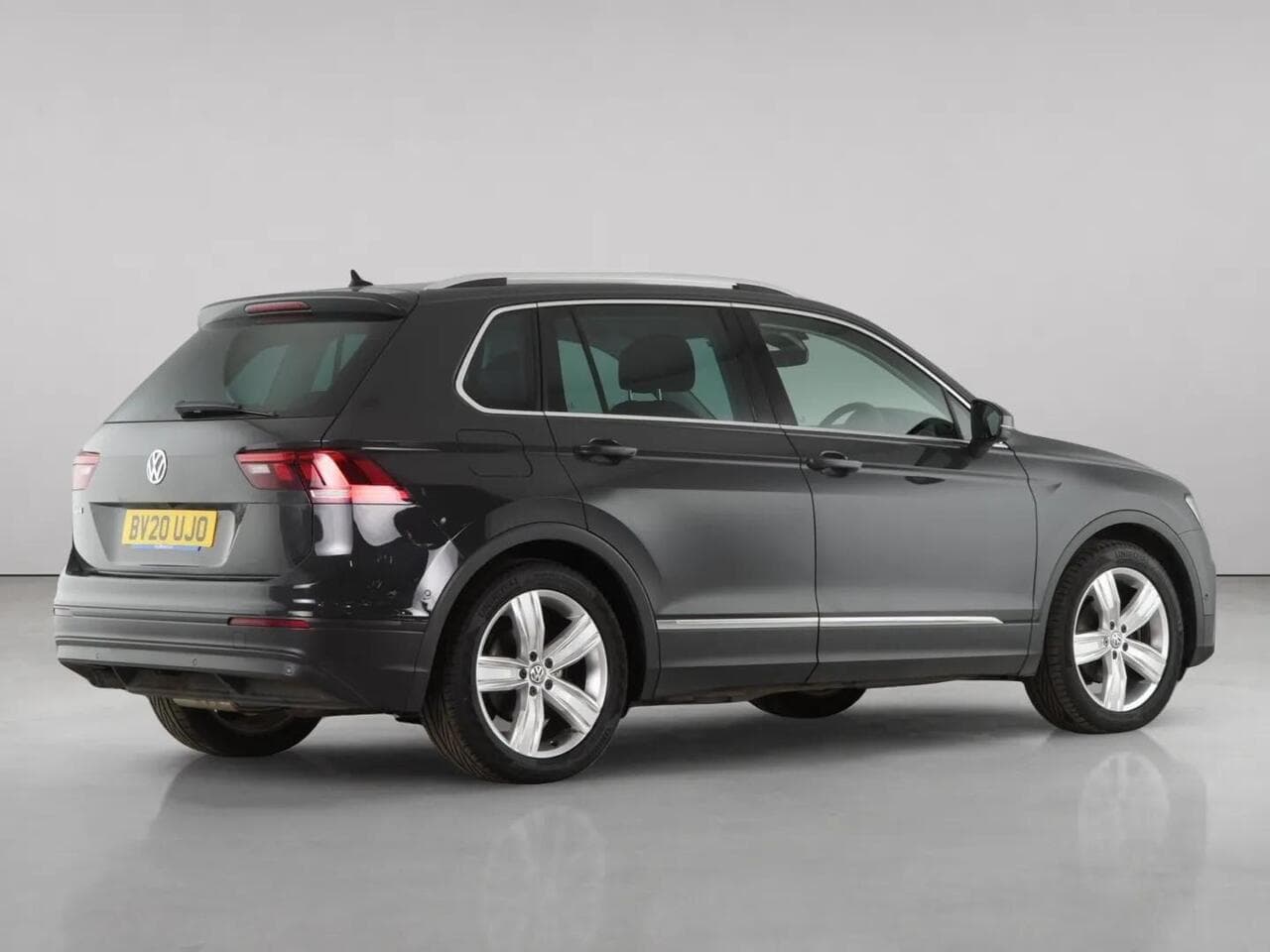 Volkswagen Tiguan thumbnail Rear Right