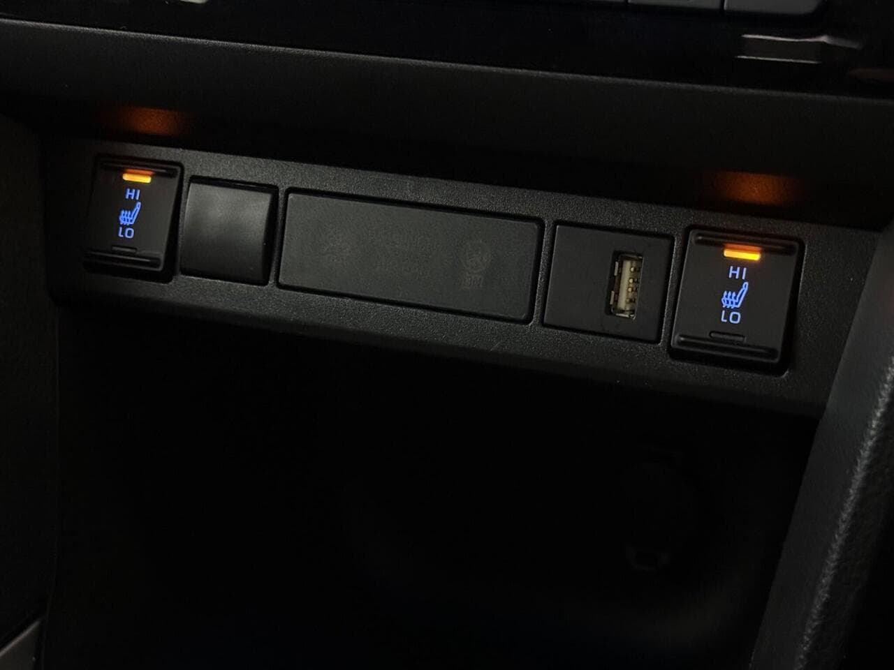 Toyota Yaris Cross thumbnail Misc Controls