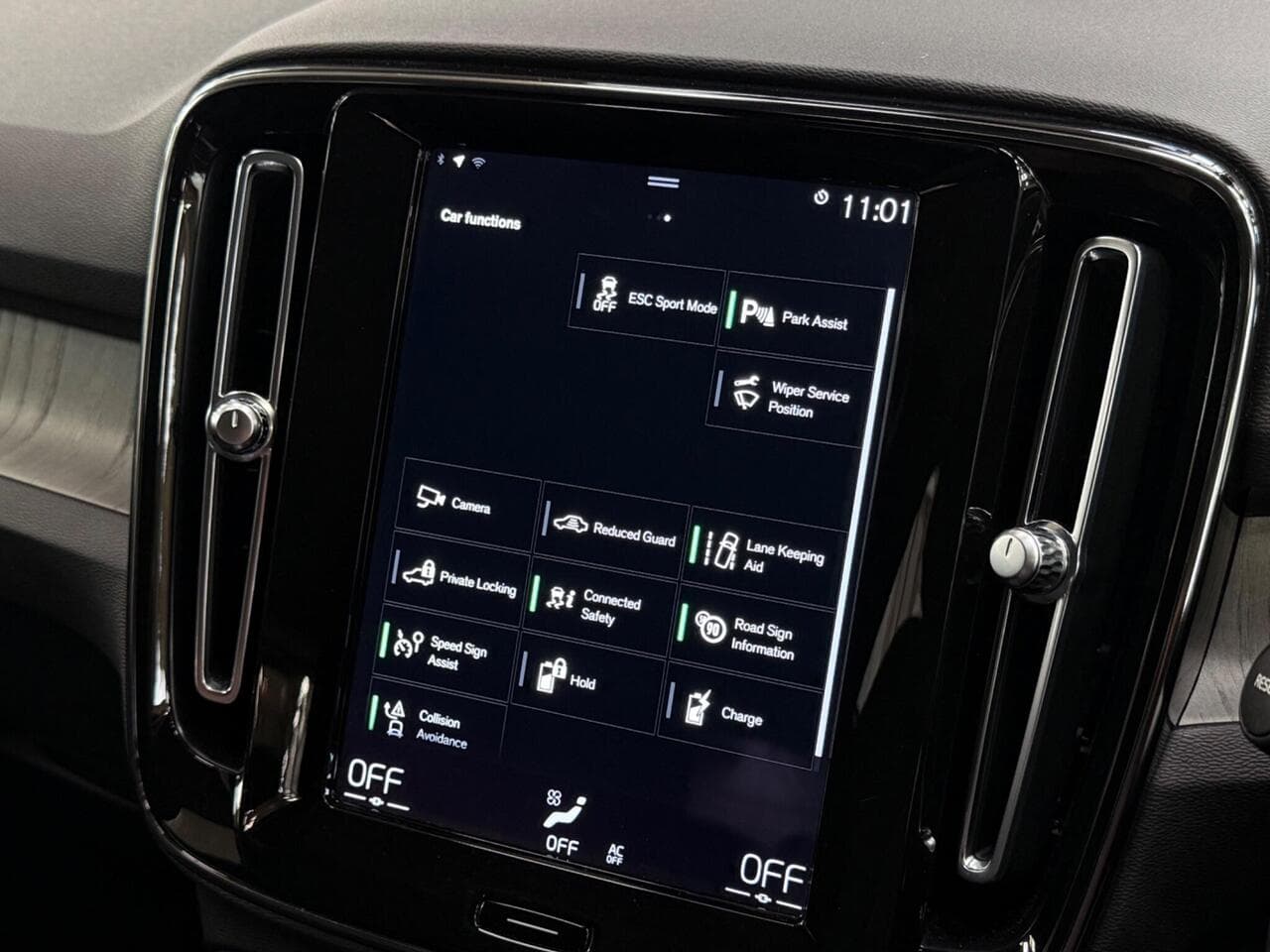Volvo XC40 thumbnail Infotainment System