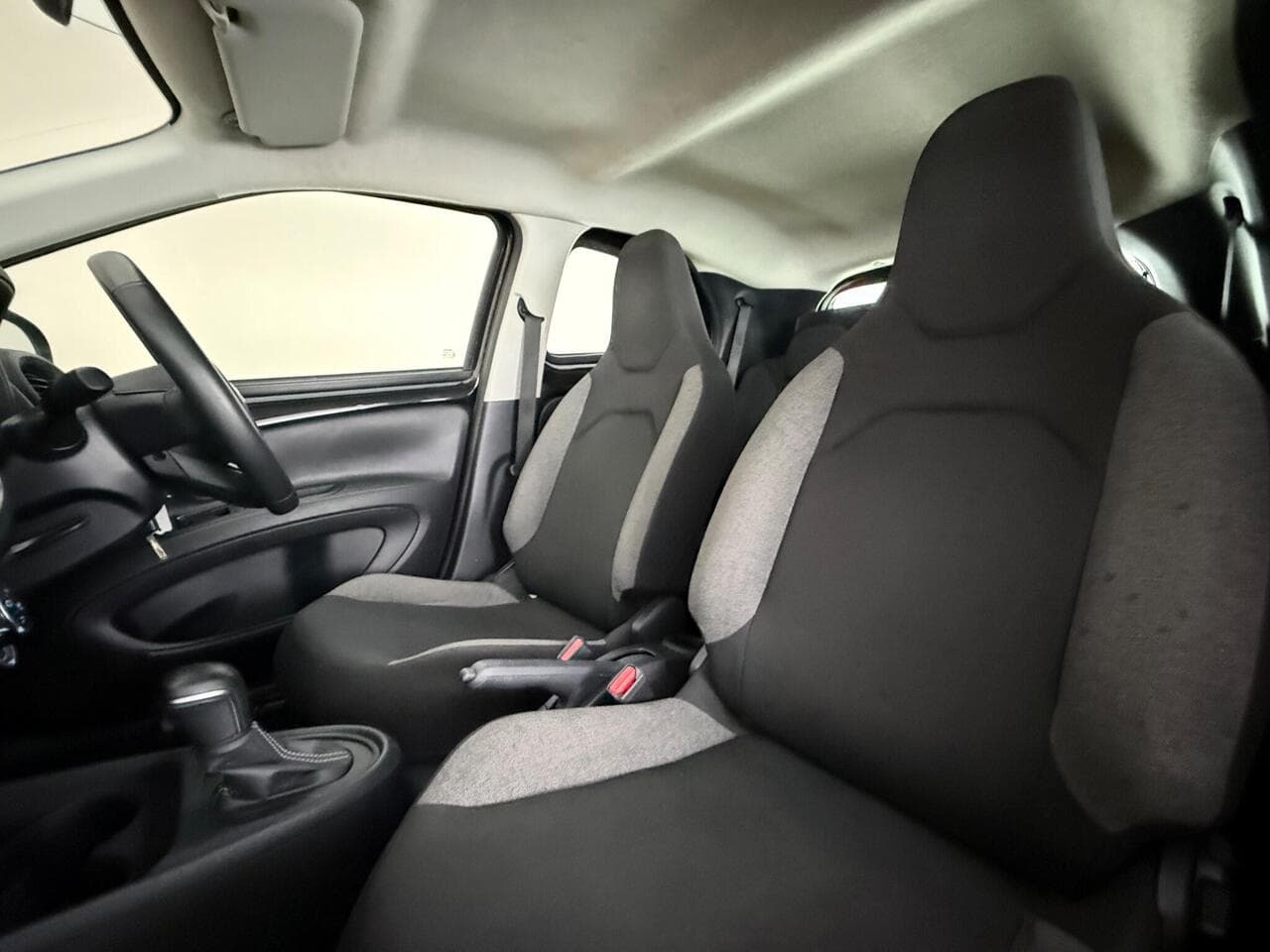 Toyota Aygo X thumbnail Seat Front Passenger