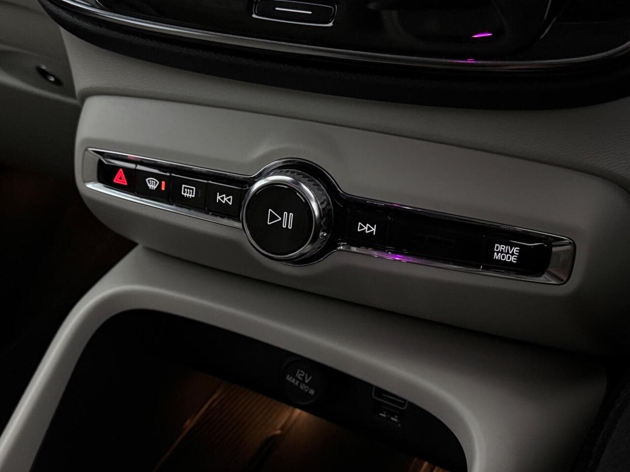 Volvo XC40 thumbnail Misc Controls