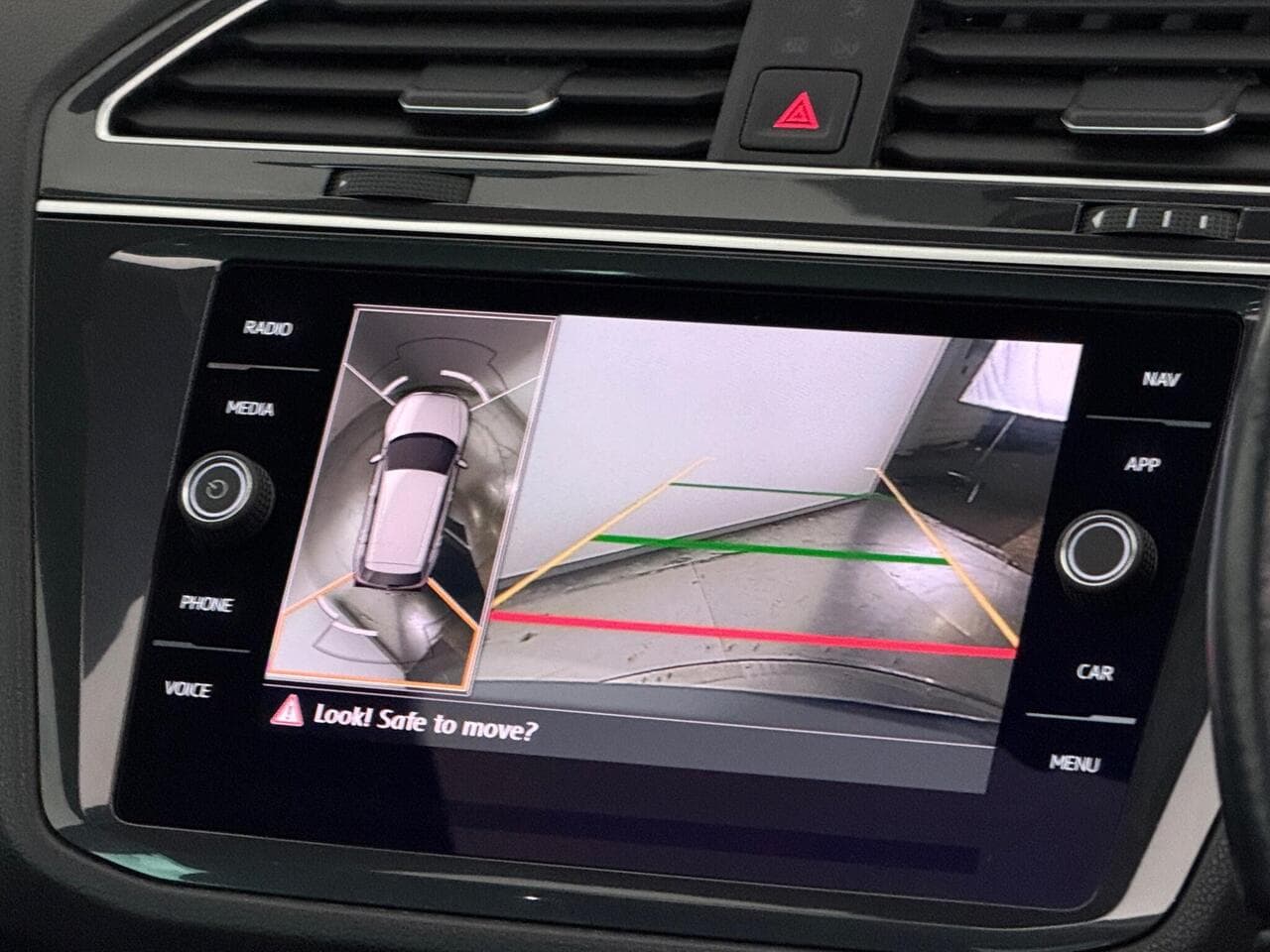 Volkswagen Tiguan thumbnail Infotainment System