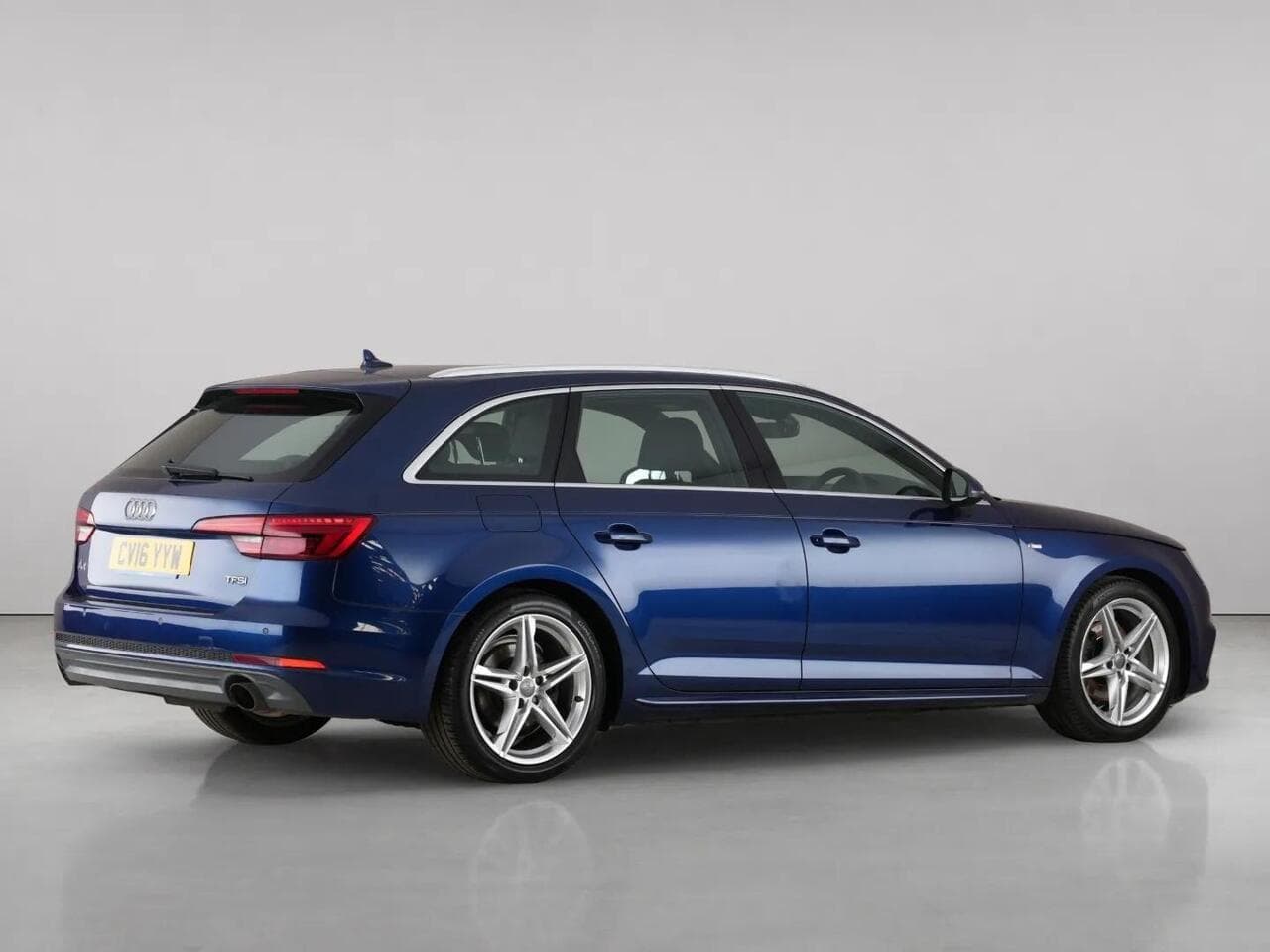 Audi A4 Avant thumbnail Side Right