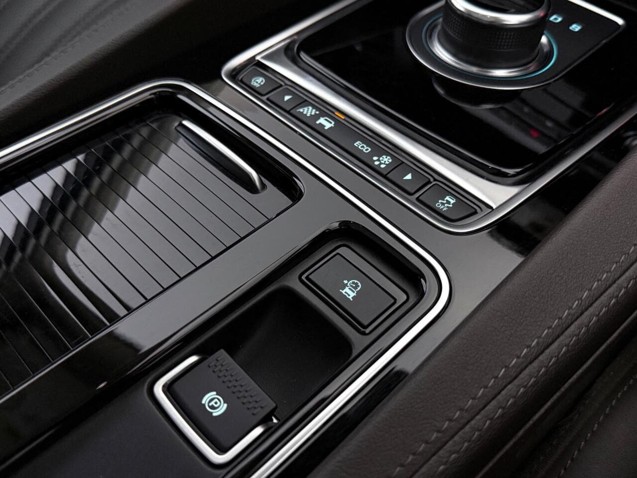 Jaguar F-PACE thumbnail Misc Controls