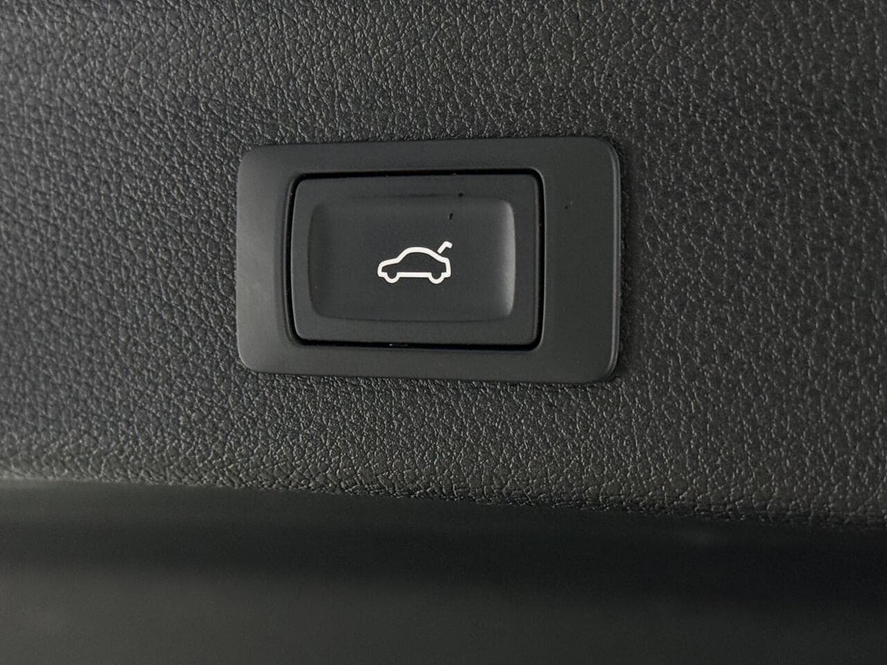 Audi Q3 thumbnail Misc Controls