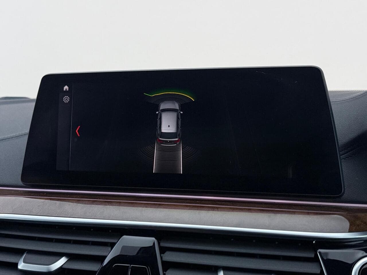 BMW 5 Series thumbnail Infotainment System