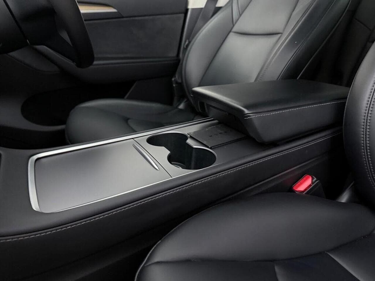 Tesla Model Y thumbnail Seat Front Passenger