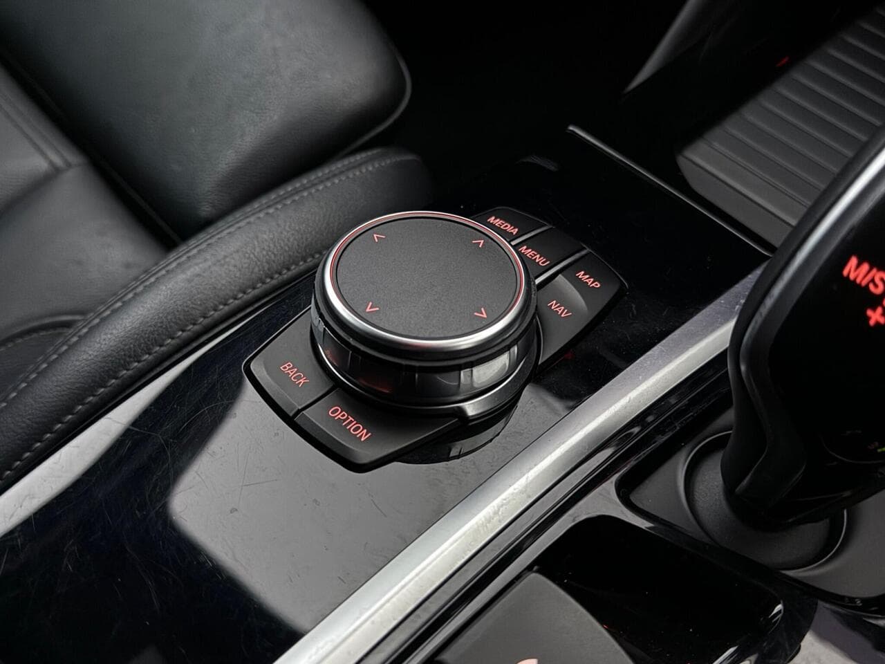 BMW X4 thumbnail Interior Front