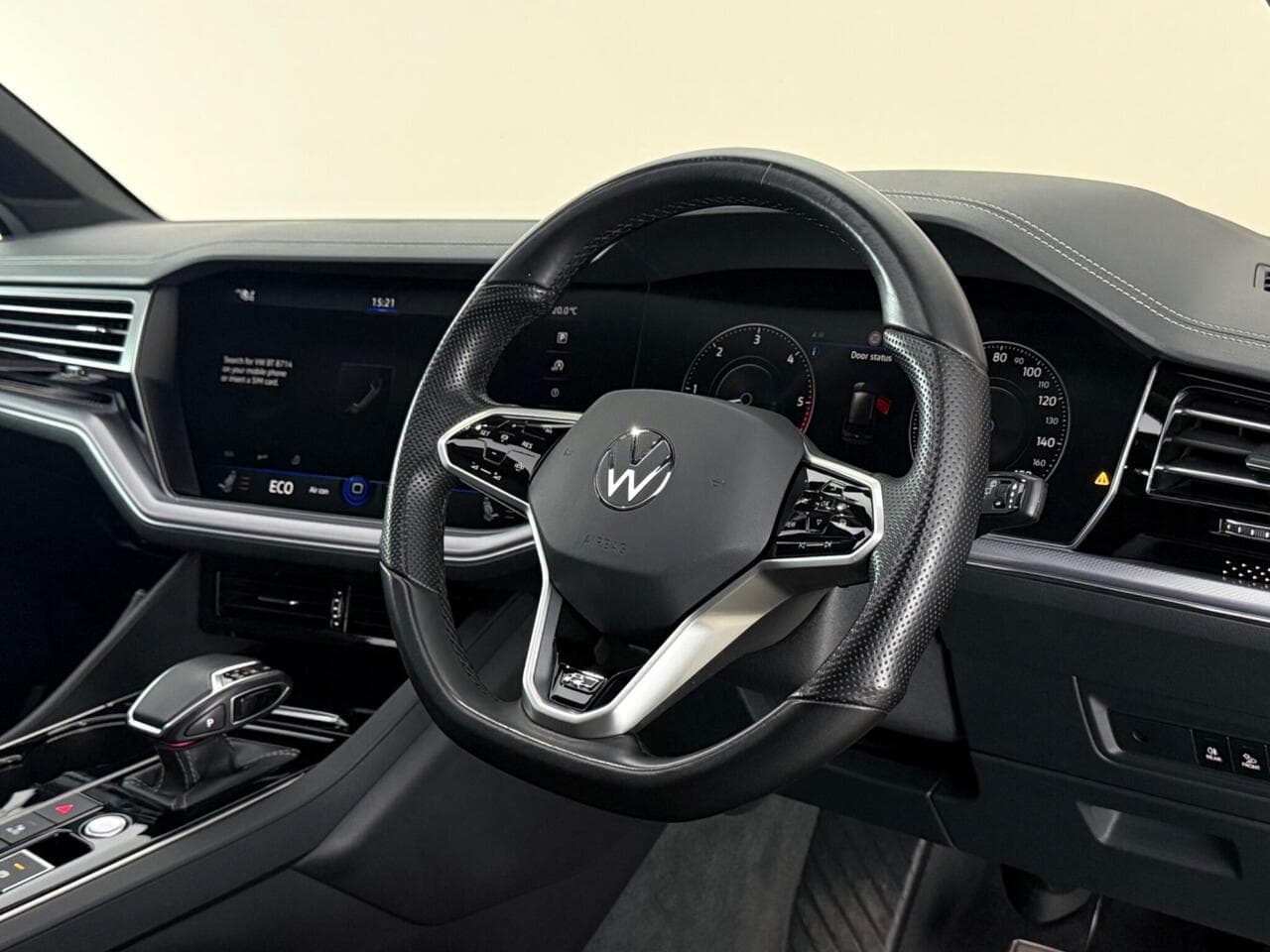 Volkswagen Touareg thumbnail Steering Wheel